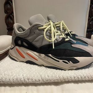 Yeezy waverunner 700